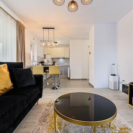 Bwa Glamour Brasov Bagian luar foto